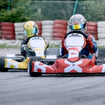 E-Karts auf der Rennstrecke