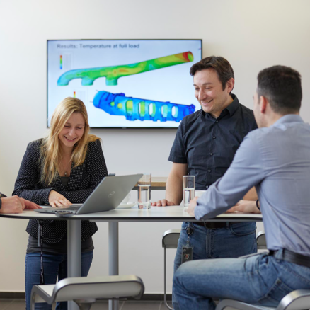 Meetingsituation zwischen Mitarbeiter:innen